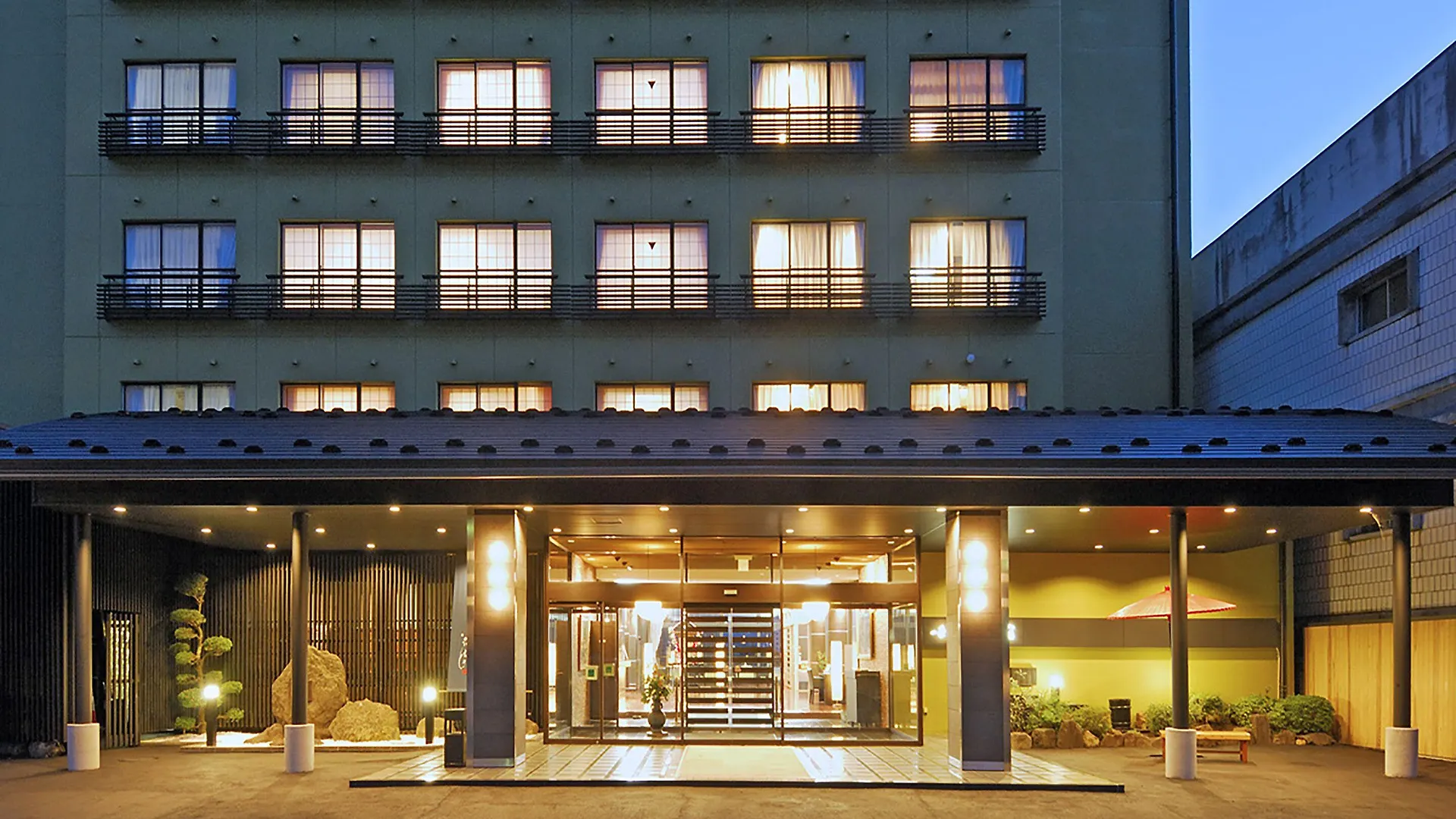 2 Central Hotels in Roppongi That Deliver a Real Tokyo Stay