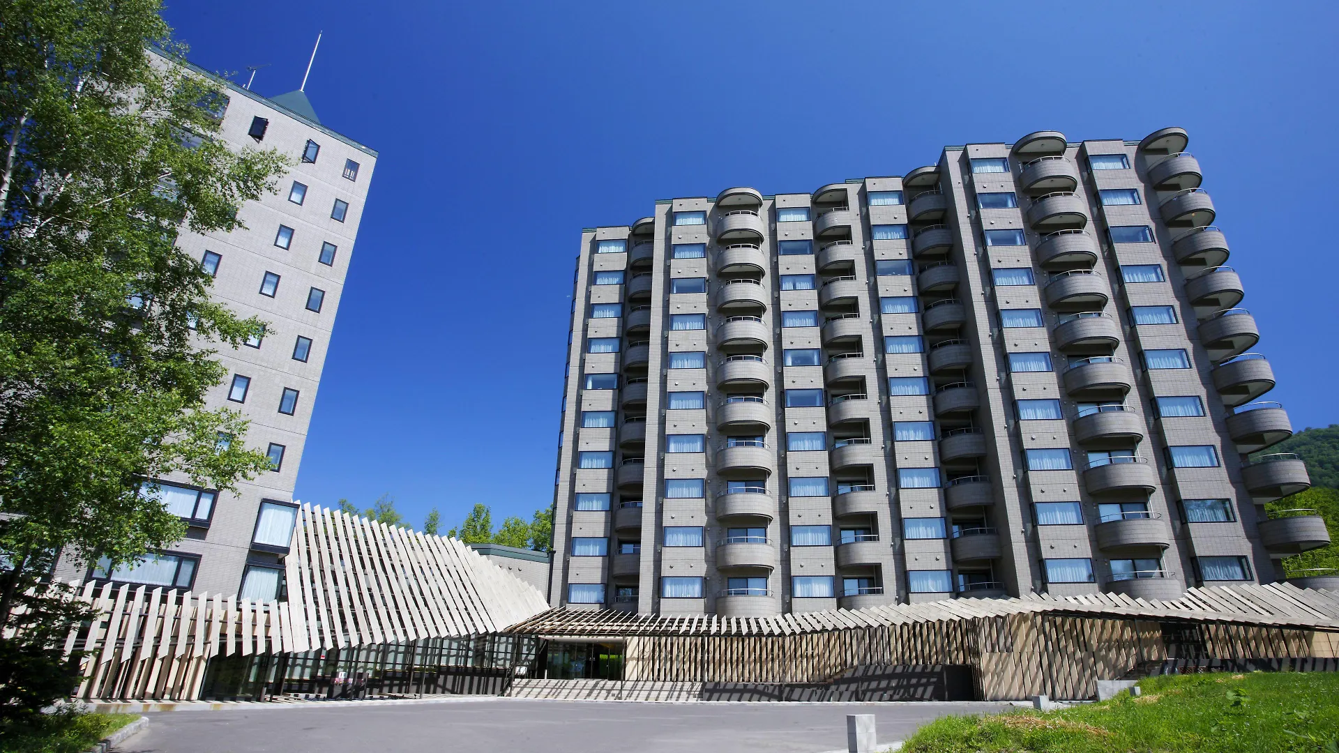 2 Golf Hotels in Niseko Moiwa Ski Area Worth Booking