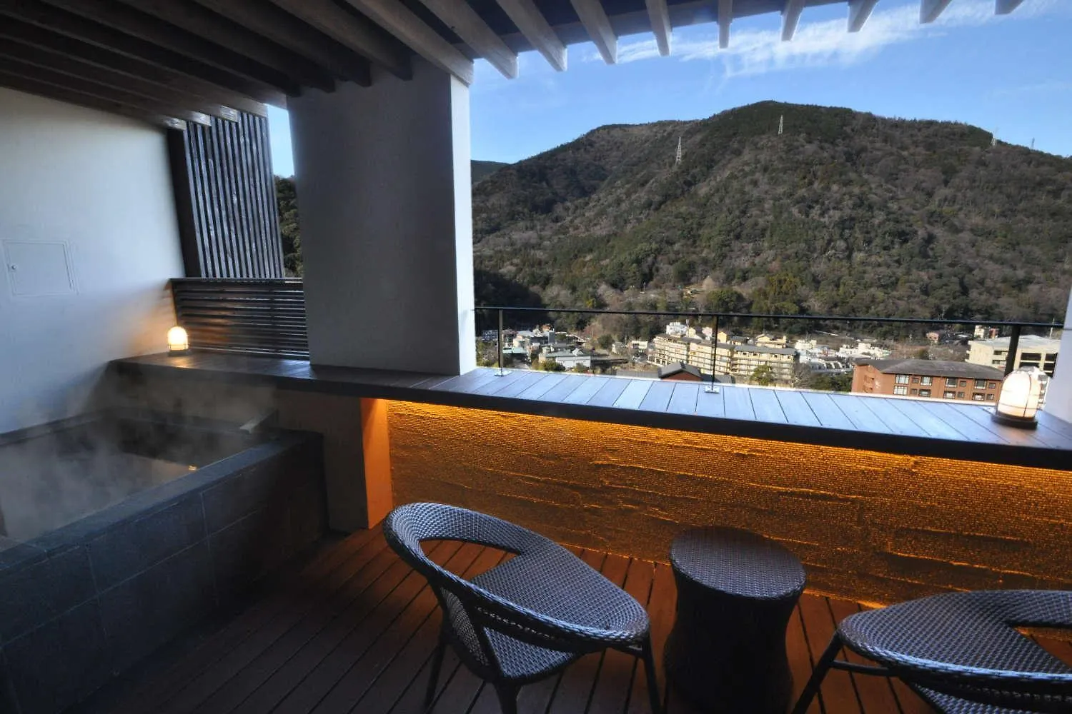 Where to Stay in Hakone Yumoto Onsen: 2 Central Hotels