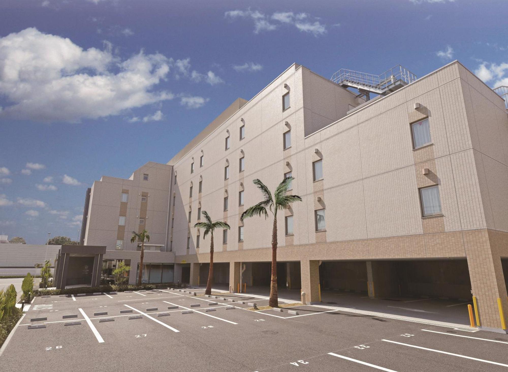 Staying In Urayasu: 2 Romantic Hotels Compared