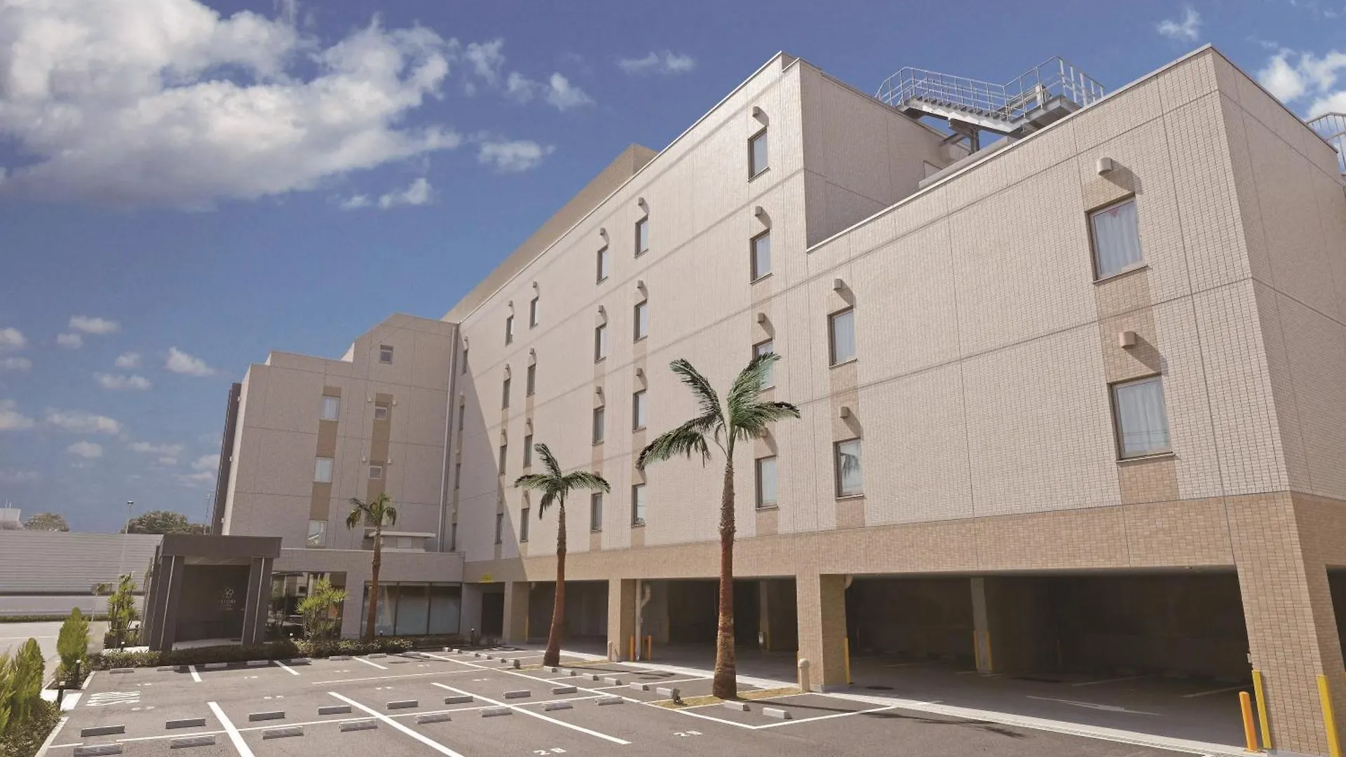 Staying In Urayasu: 2 Romantic Hotels Compared